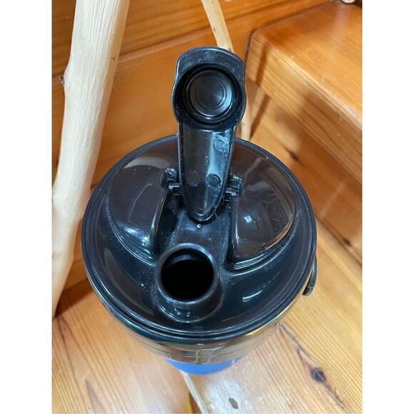 Igloo Proformance® 1/2 Gallon Water Jug, Black & Blue with Hanger Handle - Picture 6 of 8